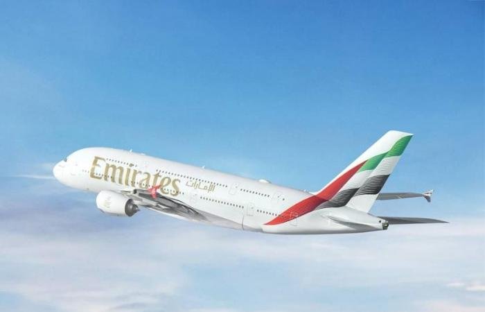 «الإمارات» تنصح بالوصول المبكر إلى المطار بسبب الطقس