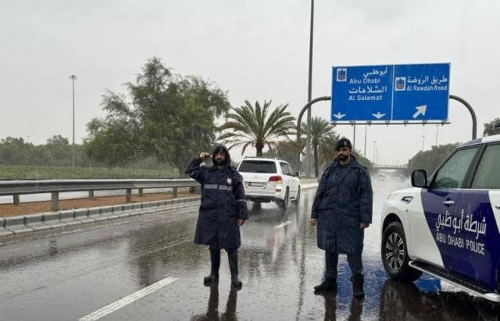 الامارات الان | شرطة أبوظبي تواصل جهودها الميدانية أثناء الأمطار | عيون الجزيرة الامارات