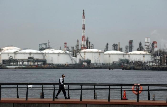 اليابان تضخ مجدداً من مخزوناتها النفطية يوم الخميس