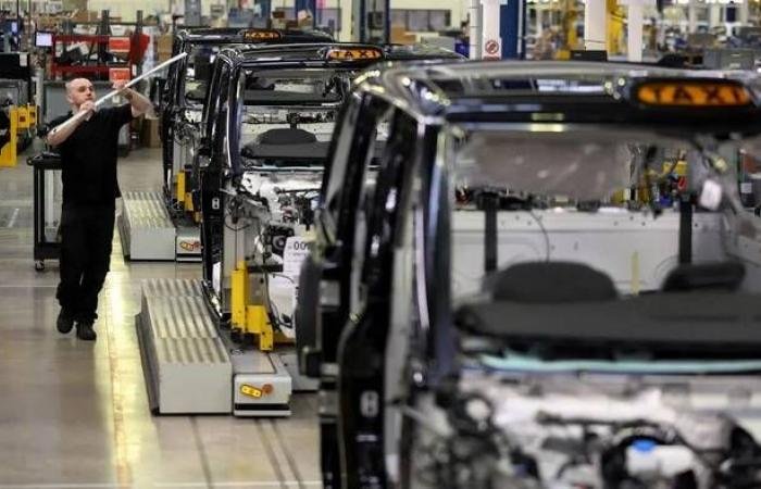 المصانع البريطانية تواجه أكبر قفزة في التكاليف منذ 1992