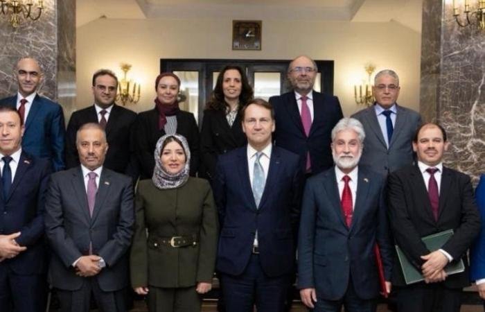 أخبار قطر | سفير قطر يشارك في اجتماع نائب رئيس الوزراء وزير خارجية بولندا مع سفراء عرب | عيون الجزيرة قطر