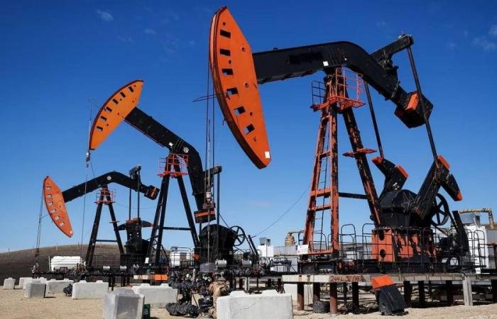 «صفقات غامضة» بـ2.27 مليار دولار تسبق إعلان «التهدئة»