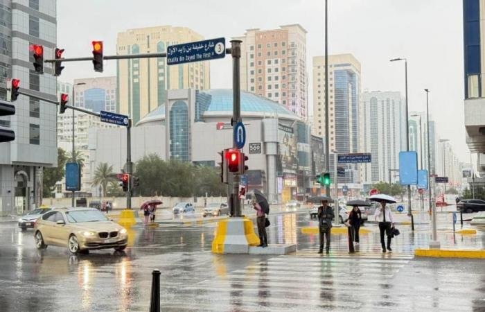 الامارات الان | أمطار الخير تعم الدولة.. تفاوت في الغزارة ومصحوبة بالبرد والرعد | عيون الجزيرة الامارات