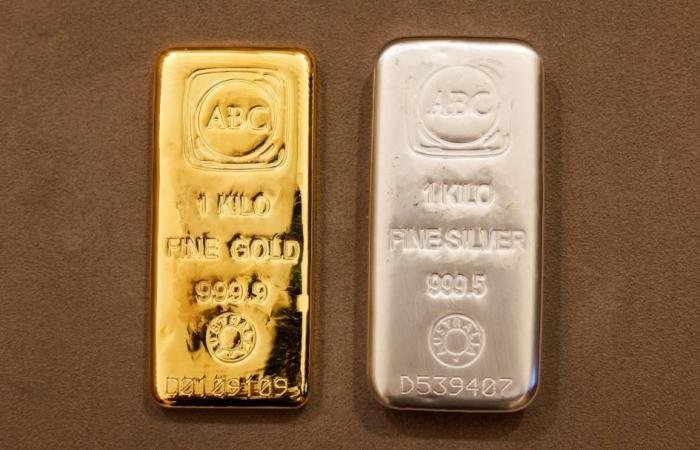 الذهب فوق 4500 دولار مجدداً.. والفضة تلامس 74 دولاراً