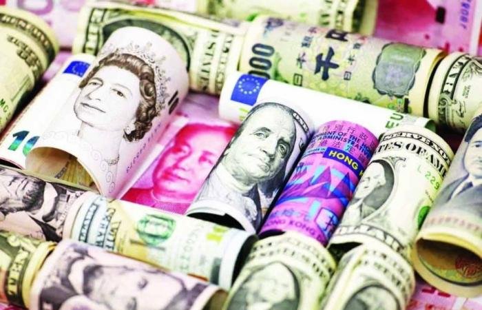 فتور يخيّم على سوق العملات ترقباً لمساعي إنهاء حرب إيران