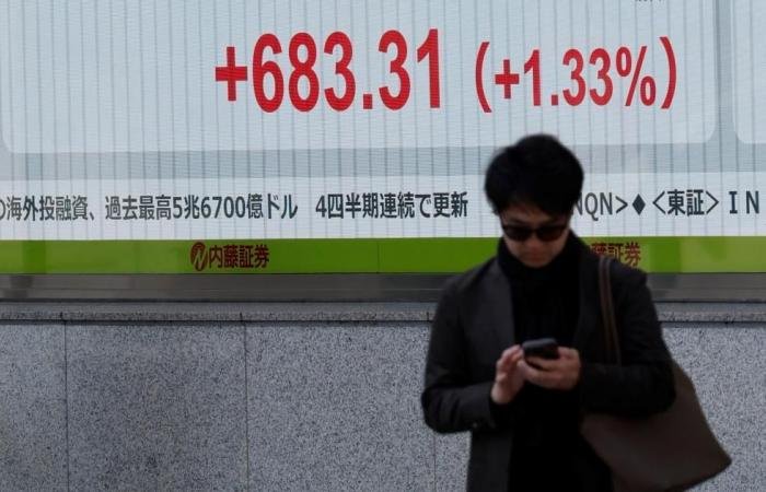 تباين أداء أسواق آسيا.. ونيكاي يرتفع بفضل سوفت بنك