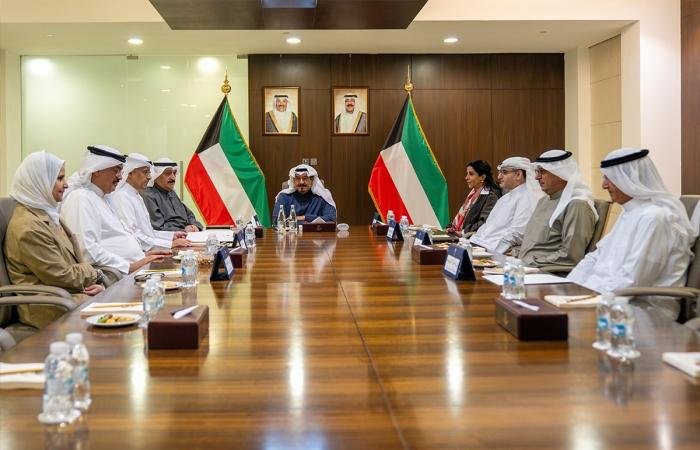أخبار الكويت | رئيس الوزراء يترأس اجتماعاً لمتابعة خطط الطوارئ وتعزيز التنسيق المؤسسي الحكومي | عيون الجزيرة الكويت
