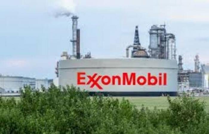 "إكسون" تعلن وجودها في فنزويلا لتقييم فرص النفط