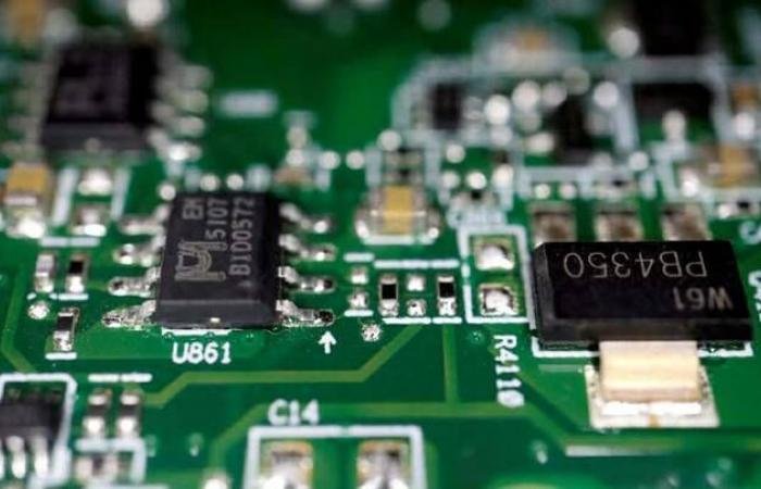 نقص إمدادات الهيليوم يثير أزمة في صناعة الرقائق