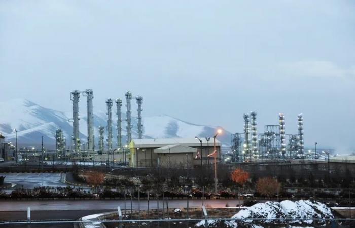 هجوم «أميركي - إسرائيلي» على مفاعل أراك للماء الثقيل.. ومسؤول إيراني: لا تسريب إشعاعيا أو إصابات | عيون الجزيرة