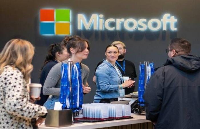 "مايكروسوفت" تقرر وقف تعيين موظفين جدد لخفض التكاليف