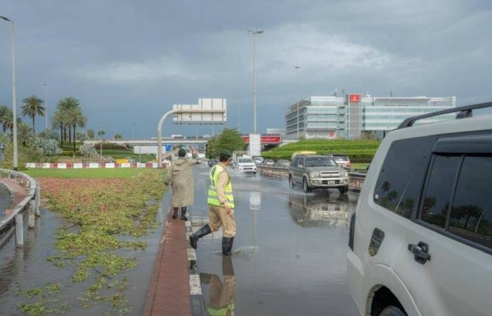 الامارات الان | شرطة دبي تنقذ مركبات عالقة وتؤمّن الطرق بجاهزية متكاملة | عيون الجزيرة الامارات