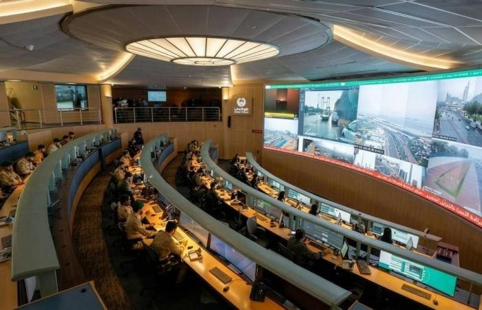 الامارات الان | شرطة دبي تستجيب لـ 56,608 مكالمات أثناء المنخفض الجوي | عيون الجزيرة الامارات