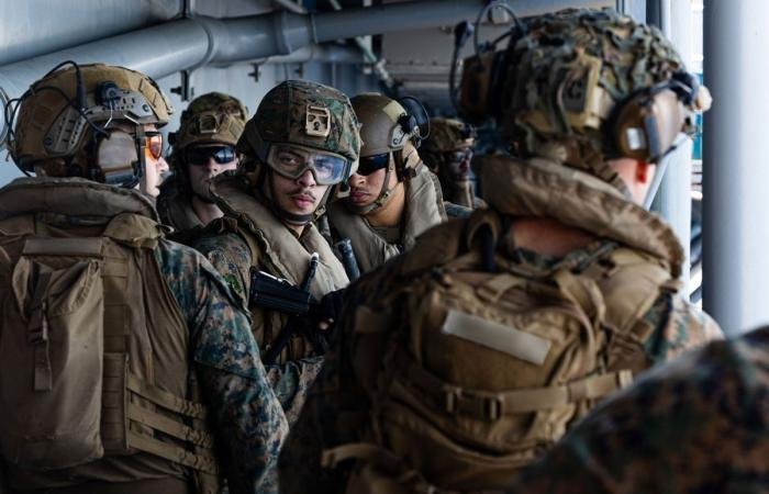 الجيش الأميركي يعلن وصول 3500 جندي من المارينز إلى المنطقة | عيون الجزيرة