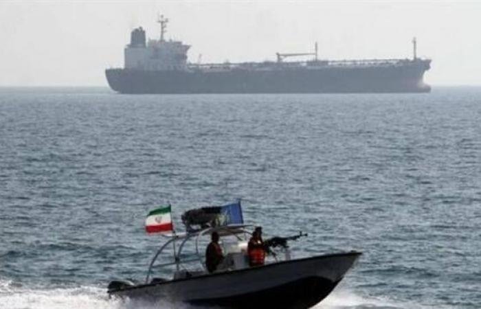 إيران تسمح لعبور 20 سفينة باكستانية عبر مضيق هرمز