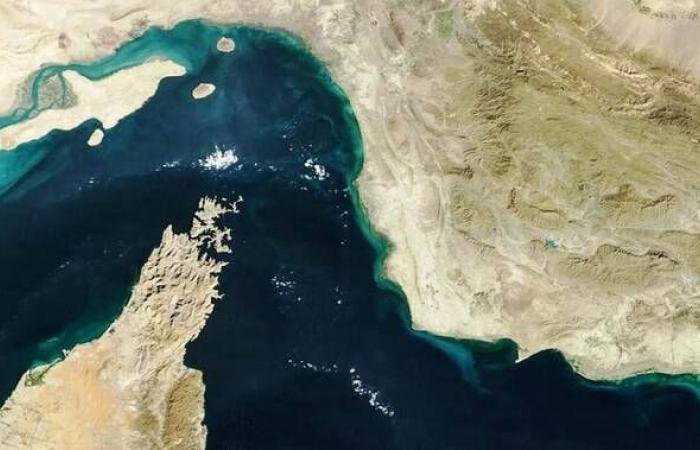 رويترز: الملاحة عبر مضيق هرمز تظهر بوادر انتعاش مبكرة