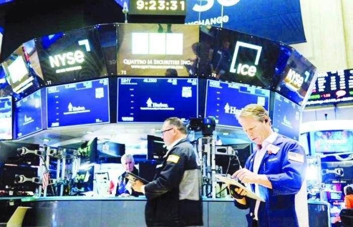 «وول ستريت» تترقب بيانات الوظائف وتطورات الحرب