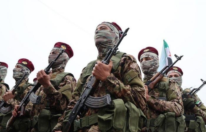 هجوم بمسيّرات يطال قواعد الجيش السوري قرب الحدود مع العراق | عيون الجزيرة