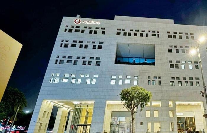 تداول واقتصاد | فودافون تشارك في ساعة الأرض | عيون الجزيرة مال واقتصاد