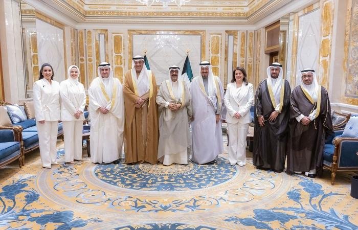 أخبار الكويت | سمو الأمير يستقبل وزير العدل ورئيس وأعضاء «هيئة مكافحة الفساد» | عيون الجزيرة الكويت