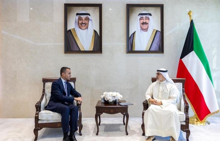 أخبار الكويت | وزير الخارجية يبحث مع المبعوث الأوروبي تداعيات العدوان الإيراني | عيون الجزيرة الكويت