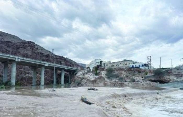 أخبار سلطنة عمان | انقطاع الطرق الجبلية بنيابة طيوي | عيون الجزيرة الاخبارية عمان