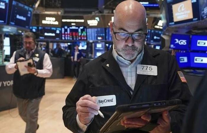 أسهم أمريكا تغلق منخفضة وسط تقييم للتطورات في الشرق الأوسط