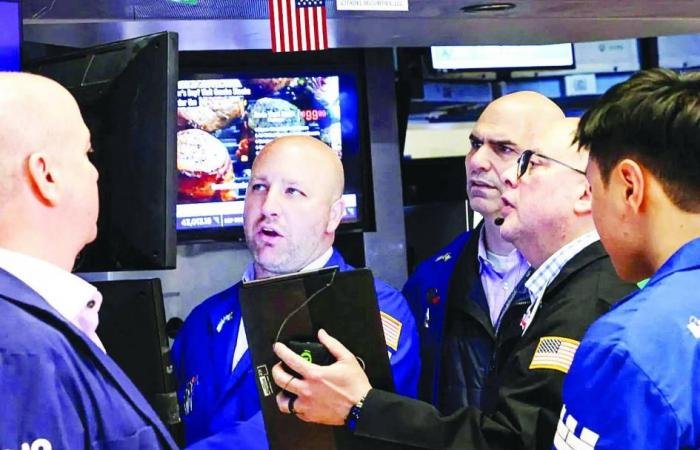 «وول ستريت» تصعد وسط آمال بانتهاء الحرب
