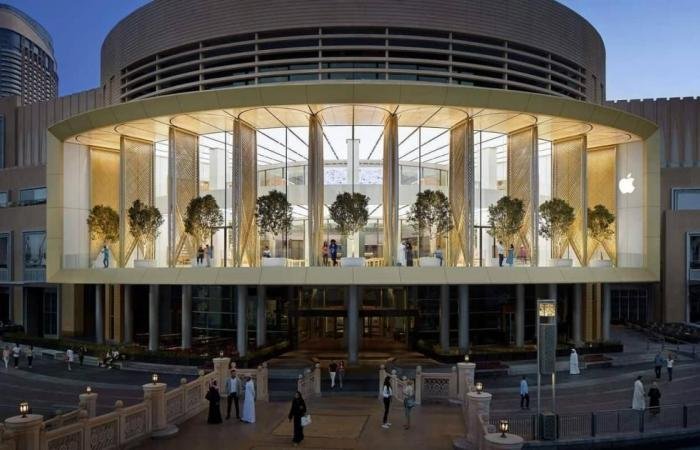 «أبل» تعيد افتتاح متاجرها في الإمارات