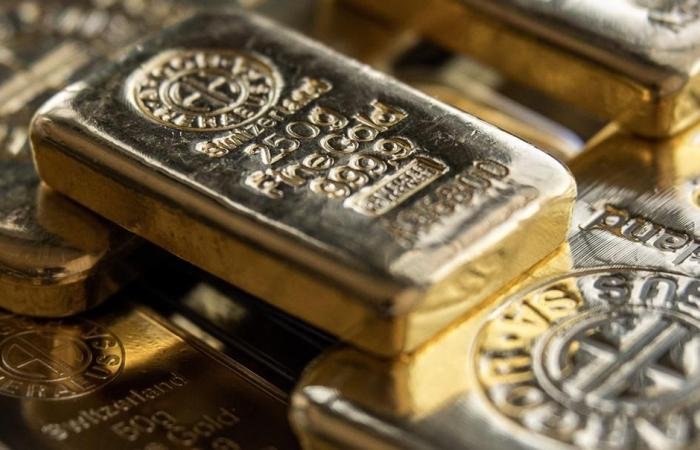 الذهب يحقق مكاسب فصلية 5%.. رغم أسوأ أداء شهري منذ 17 عاماً