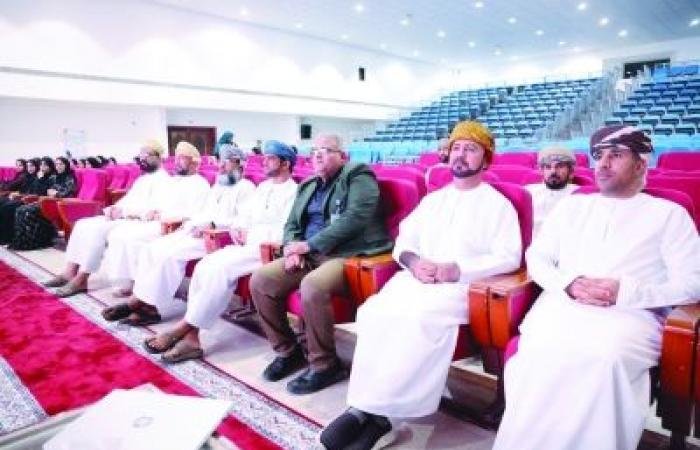 أخبار سلطنة عمان | استعراض تجارب ملهمة في الابتكار التعليمي بالرستاق | عيون الجزيرة الاخبارية عمان