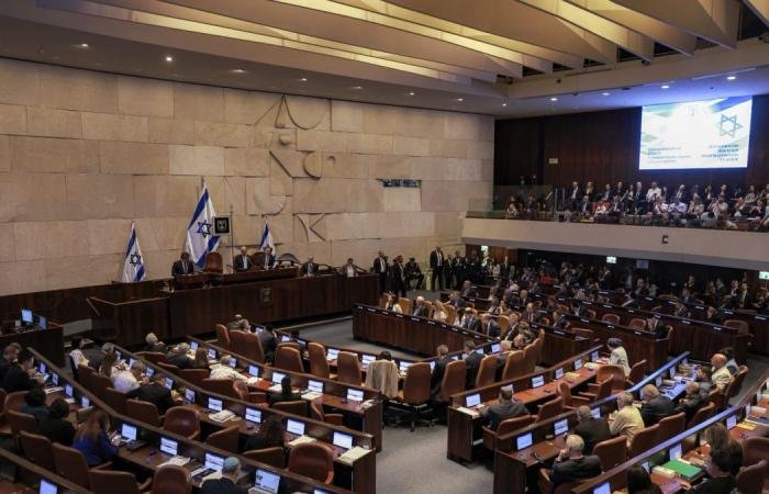 الكنيست الإسرائيلي يصوت على مشروع قانون لإعدام الفلسطينيين المدانين بشن هجمات | عيون الجزيرة