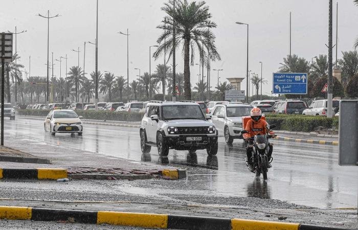 أخبار الكويت | توقعات بهطول أمطار متفرقة رعدية على بعض المناطق حتى صباح الغد | عيون الجزيرة الكويت