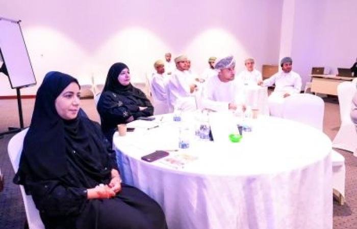 أخبار سلطنة عمان | حلقة عمل تبحث إعداد قيادات قادرة على بناء فرق عمل صحية فعّالة | عيون الجزيرة الاخبارية عمان