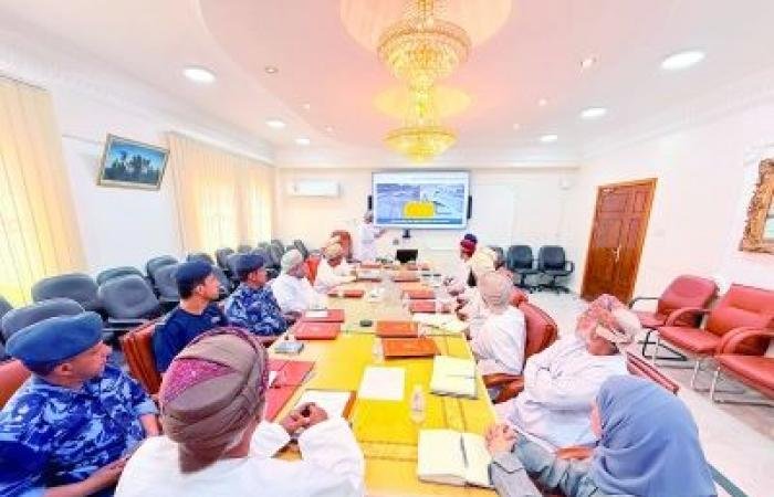 أخبار سلطنة عمان | تواصل الأعمال الميدانية لإعادة الخدمات وفتح الطرق المتأثرة بمنخفض "المسرّات" | عيون الجزيرة الاخبارية عمان