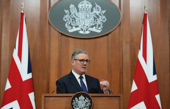 بريطانيا تستضيف اجتماعاً يضم أكثر من 30 دولة لبحث تأمين الملاحة في مضيق هرمز | عيون الجزيرة