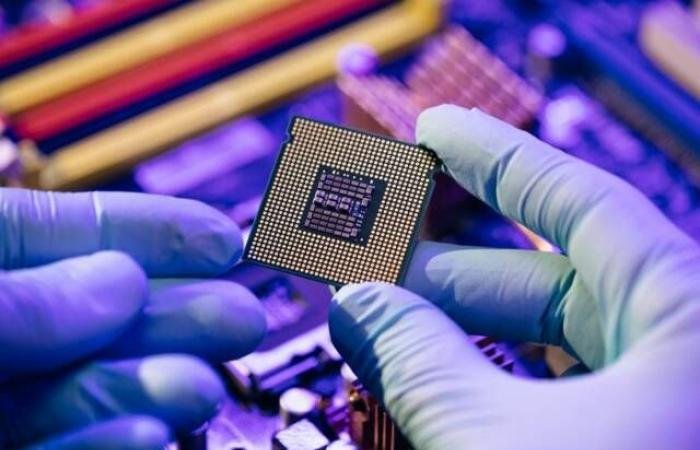 انهيار أسهم الرقائق الإلكترونية عالمياً مع تراجع شهية المستثمرين