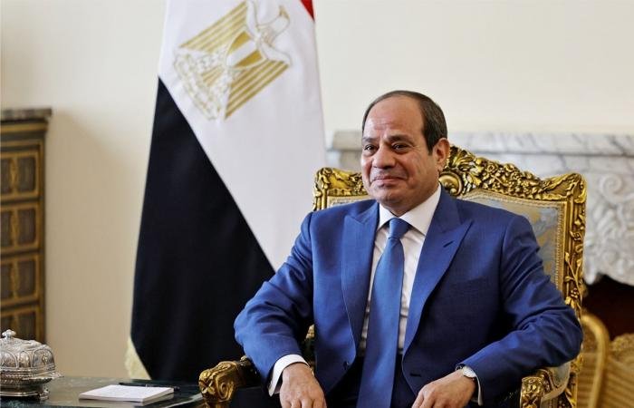 مجلس وزراء الداخلية العرب يمنح وسام الأمن العربي للرئيس المصري | عيون الجزيرة