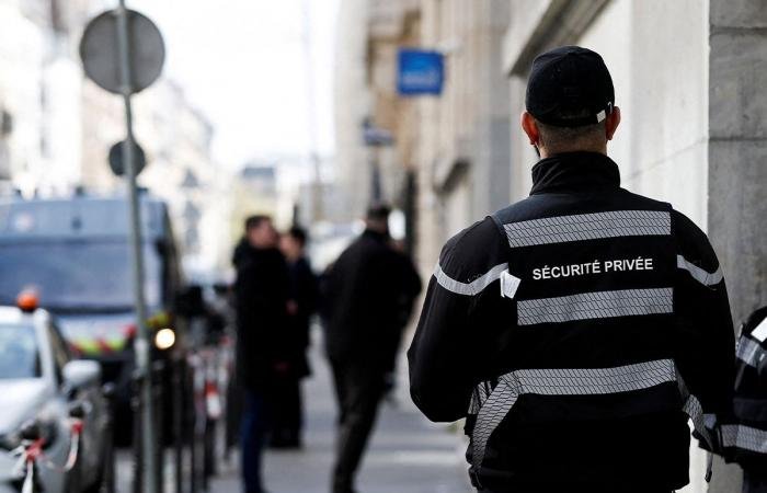 باريس تُعزز الحماية حول المواقع الدينية والثقافية والبعثات الدبلوماسية والمصالح الاقتصادية | عيون الجزيرة