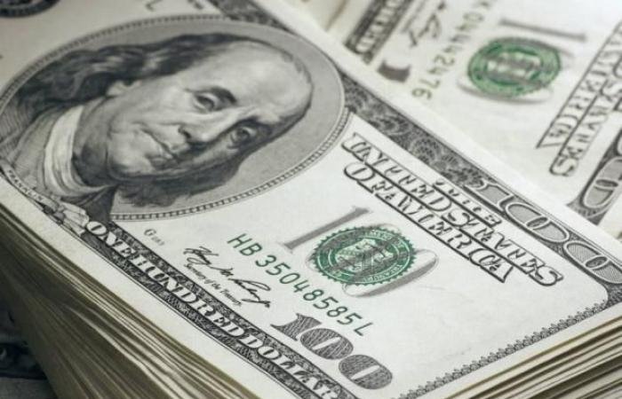 الدولار ينخفض في بداية تعاملات الشهر.. ولليوم الثاني على التوالي