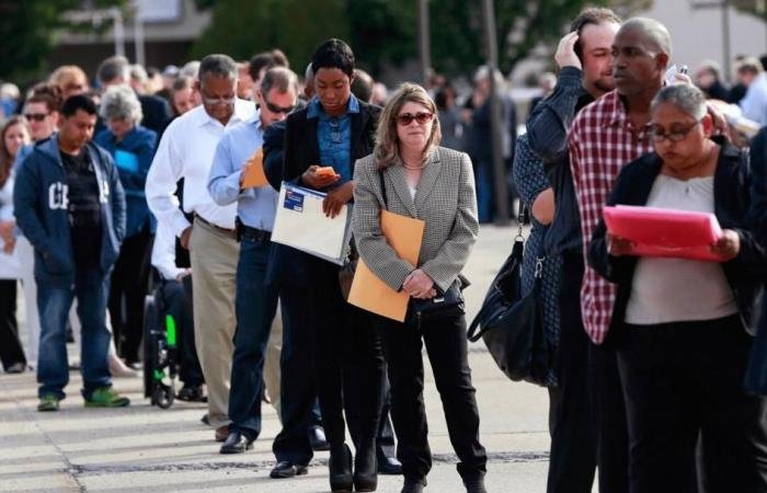 انخفاض طلبات إعانة البطالة الأسبوعية بأمريكا 9000