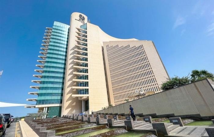 أخبار الكويت | إيران تتمادى في عدوانها السافر على الكويت وتستهدف مصفاة ميناء الأحمدي بمُسيرات | عيون الجزيرة الكويت