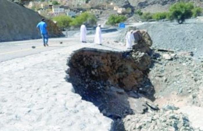 أخبار سلطنة عمان | الوقوف على أضرار الطريق الرابط إلى قرية حلحل بالعوابي | عيون الجزيرة الاخبارية عمان
