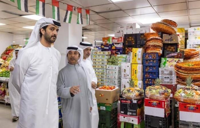 بن طوق: لا مؤشرات على نقص في السلع