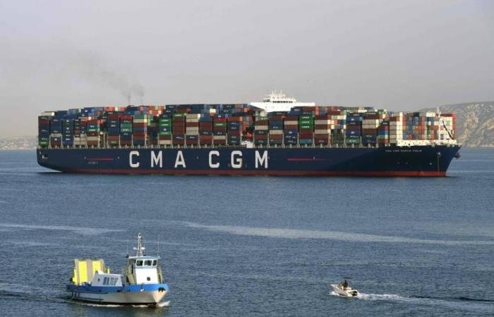 سفينة حاويات فرنسية تعبر مضيق «هرمز»