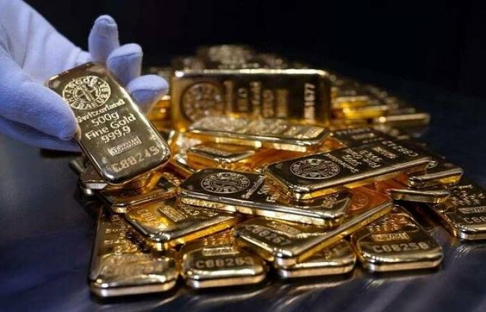 الذهب يهبط 10 جنيهات خلال منتصف التعاملات