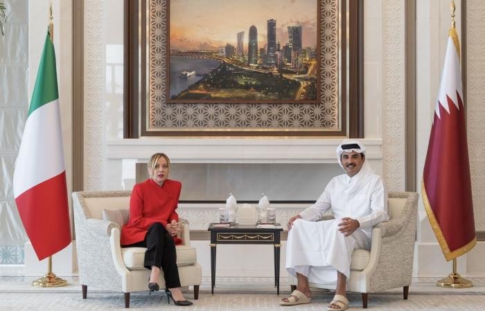 أمير قطر ورئيسة وزراء إيطاليا يستعرضان الأوضاع الإقليمية والدولية | عيون الجزيرة