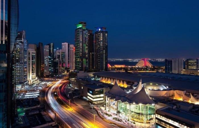 أخبار قطر |  الأرصاد الجوية تحذر من أمطار رعدية ورياح قوية على الساحل وفي عرض البحر الليلة | عيون الجزيرة قطر