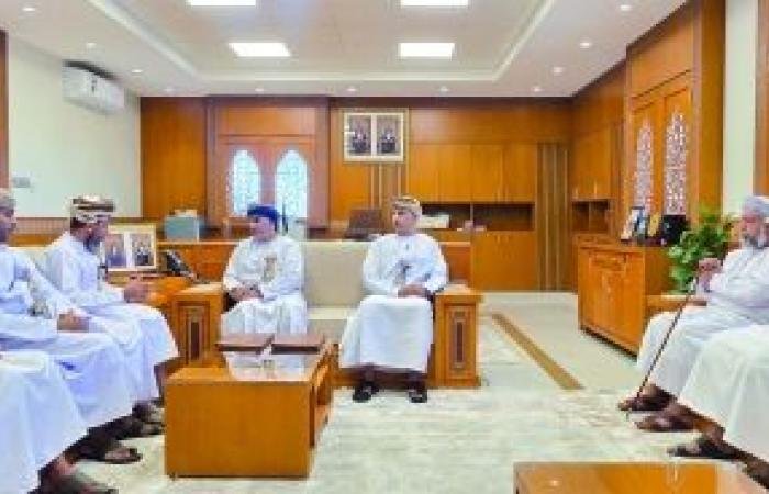 أخبار سلطنة عمان | اتفاقية تعاون لتوفير سيارة لنقل كبار السن وذوي الحالات الخاصة ببركاء | عيون الجزيرة الاخبارية عمان