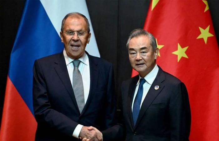 الصين: مستعدون للتعاون مع روسيا لتهدئة الأوضاع بالشرق الأوسط | عيون الجزيرة